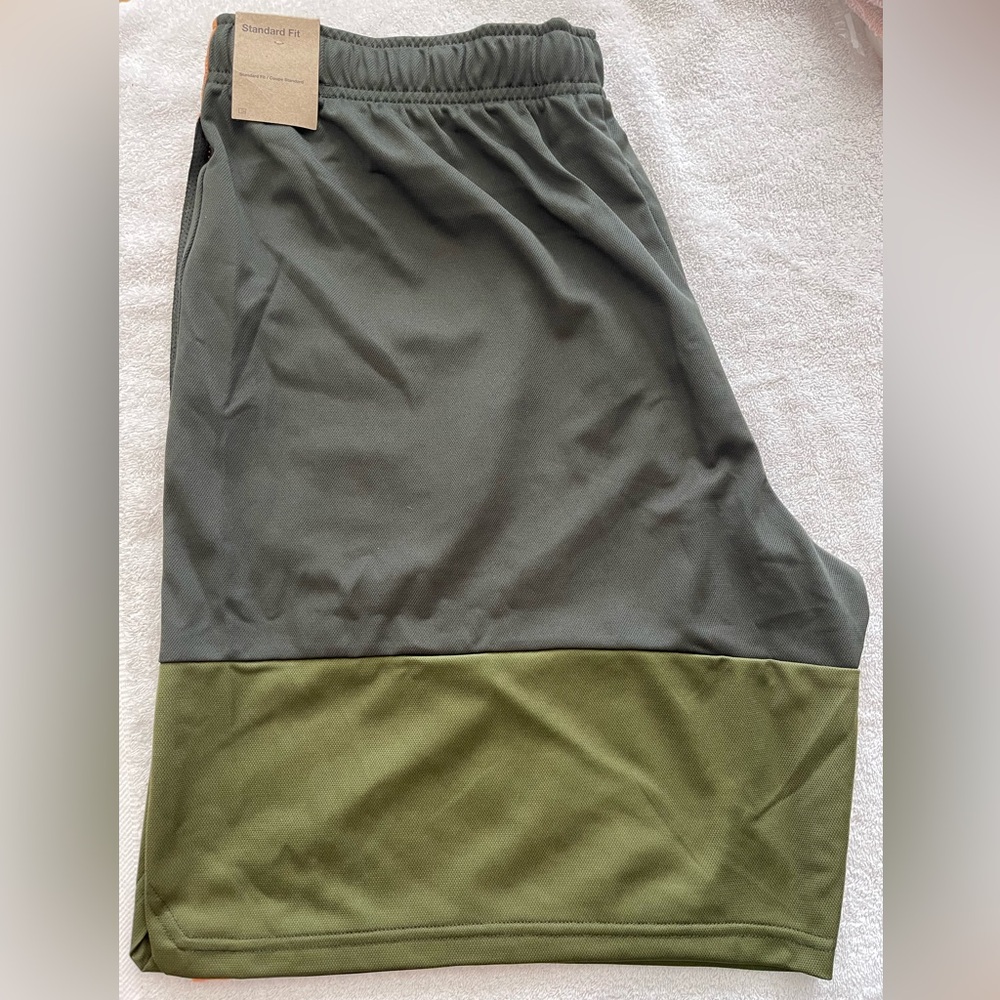 Nike’s Mens Standard Fit Shorts